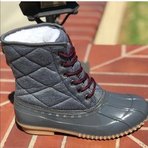 Duck boots
